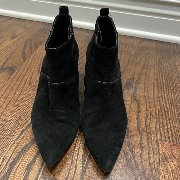 Cute and comfy Donald J. Pliner Booties - Picture 3 of 8